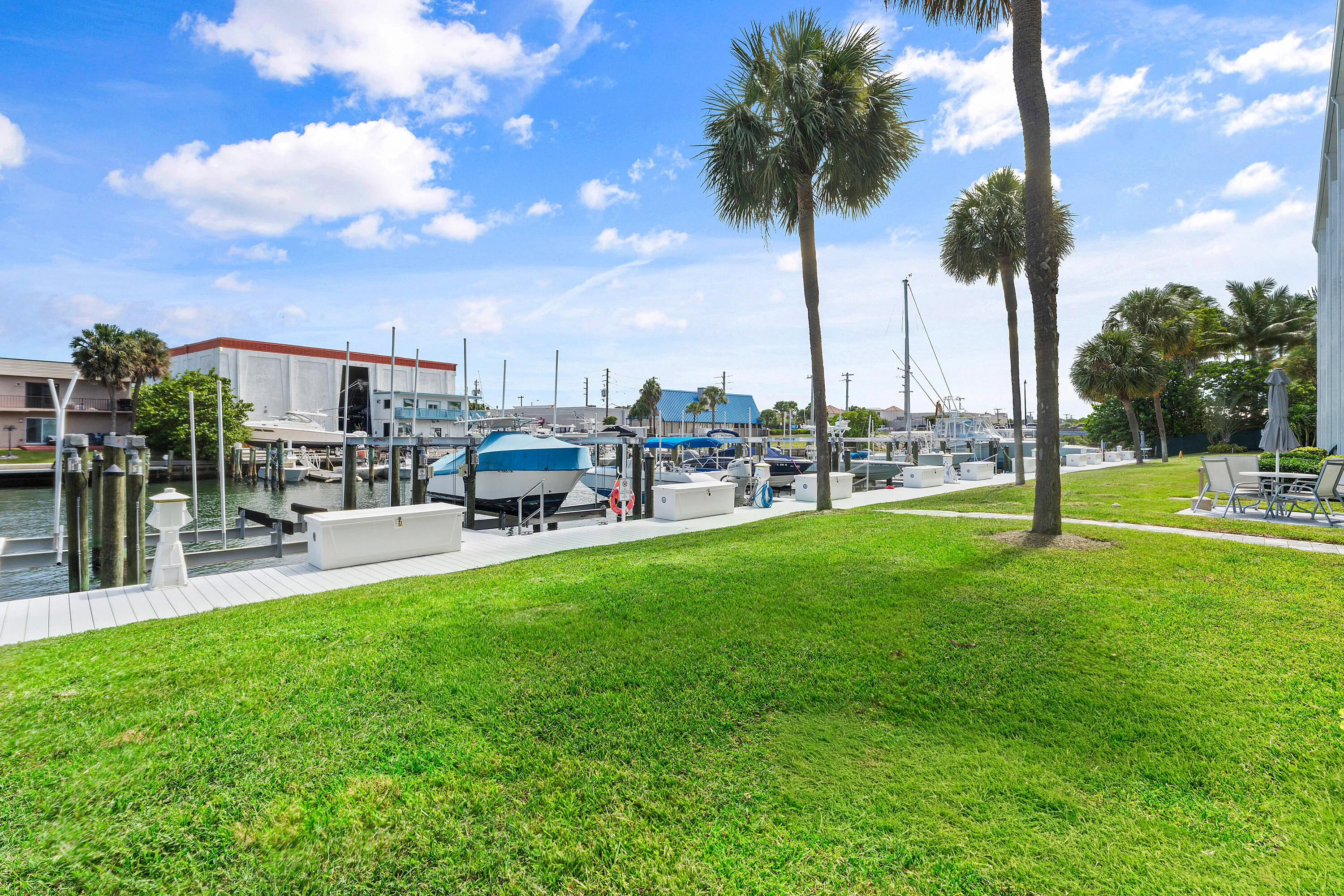 027-108ParadiseHarbourBoulevard-107-Nort
