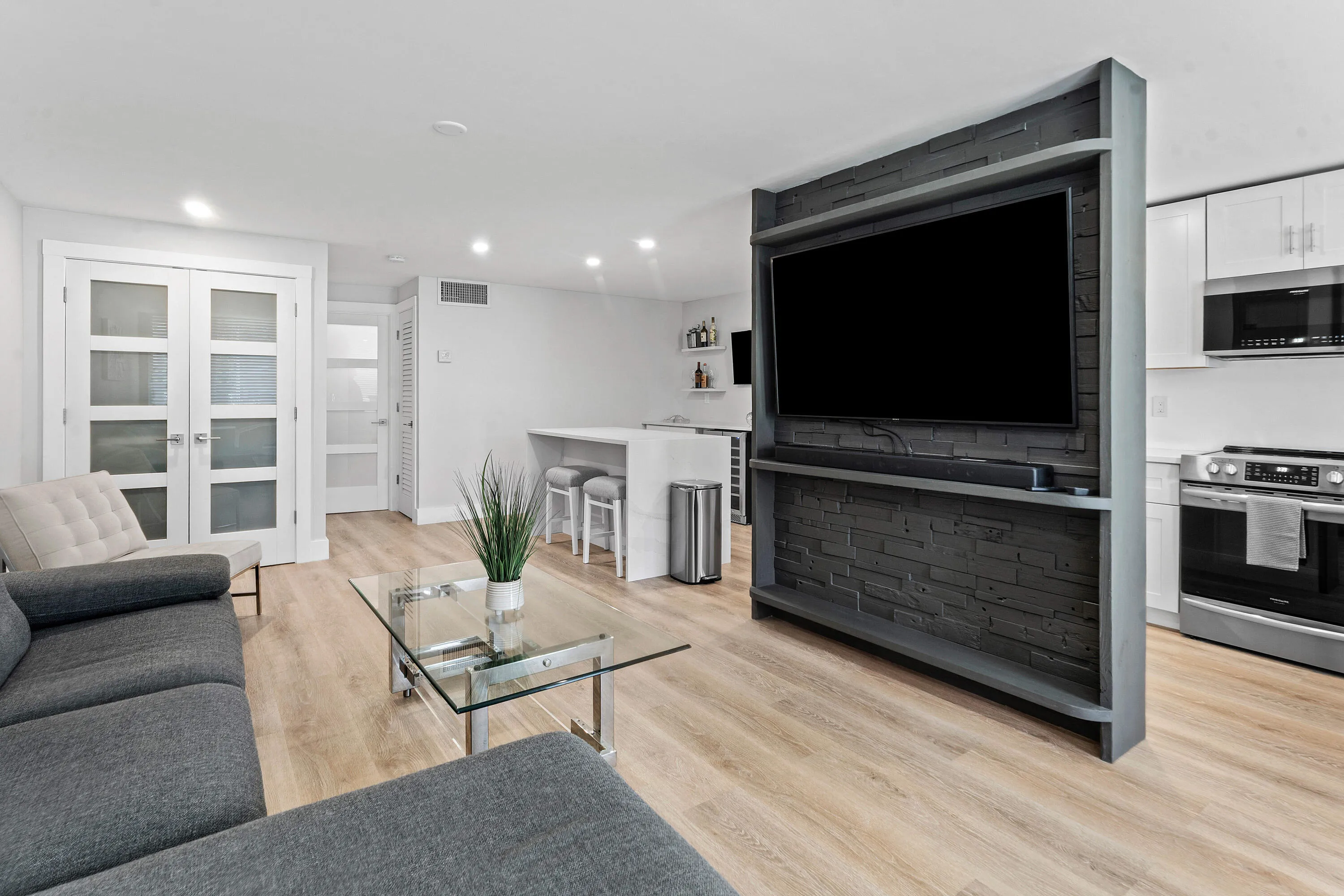 017-108ParadiseHarbourBoulevard-107-Nort