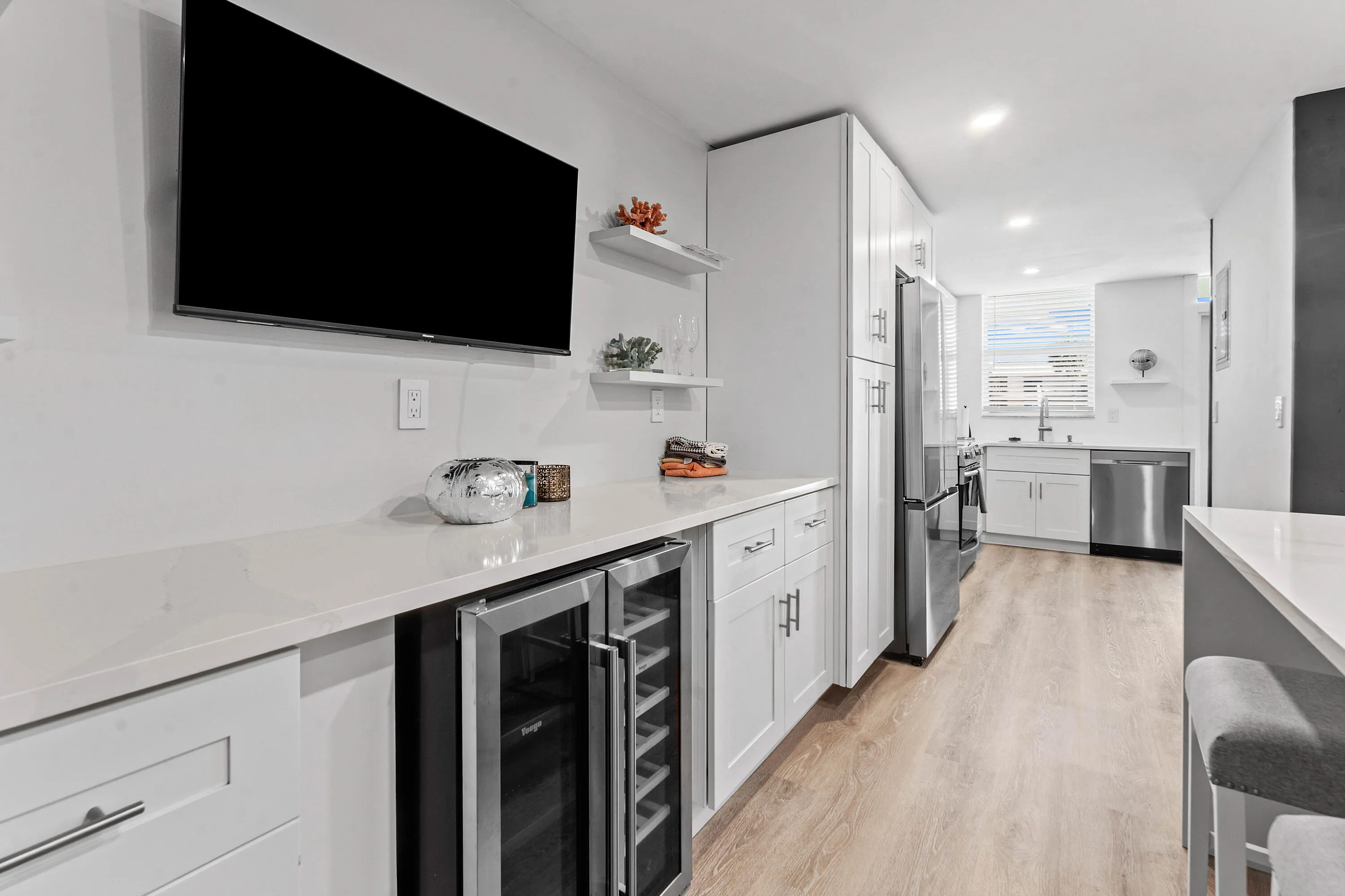 015-108ParadiseHarbourBoulevard-107-Nort