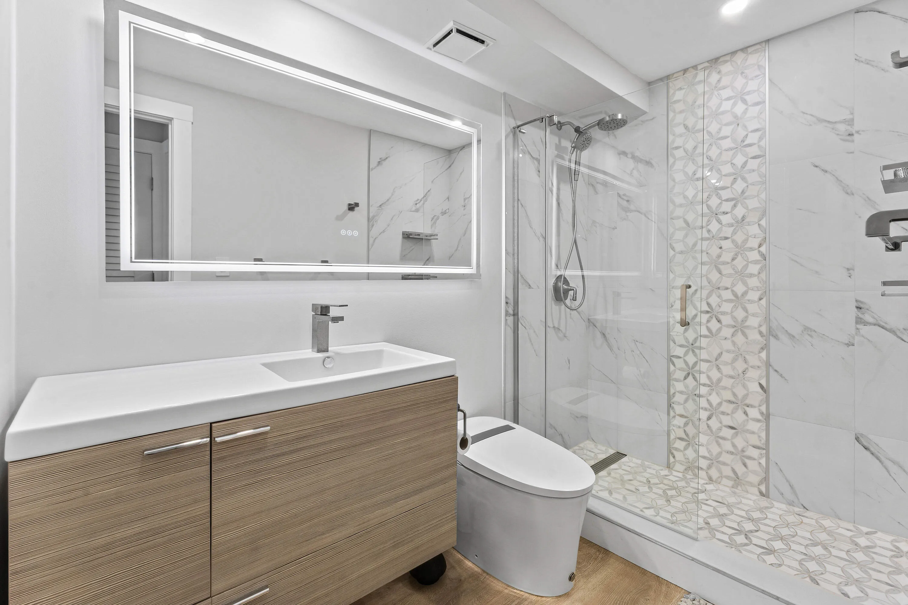 021-108ParadiseHarbourBoulevard-107-Nort