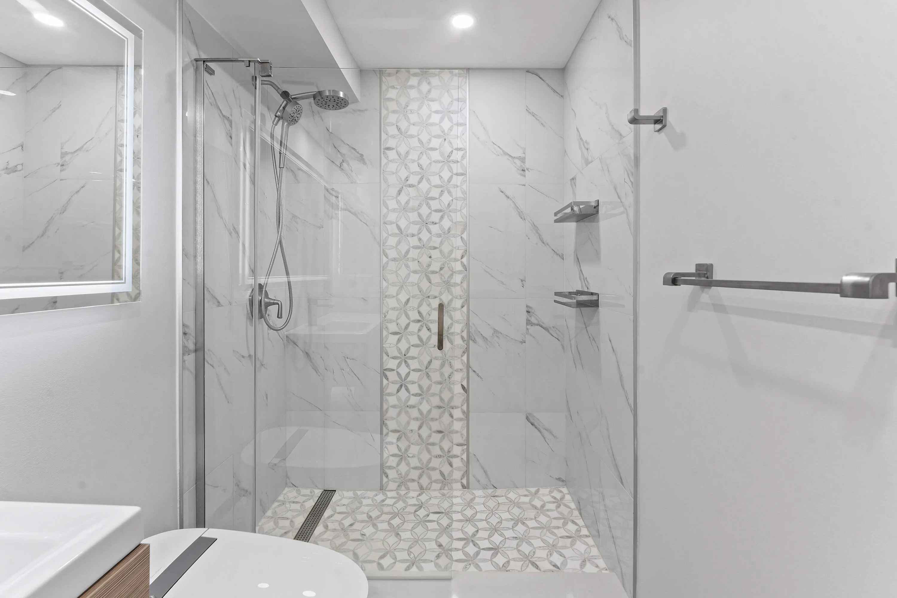 022-108ParadiseHarbourBoulevard-107-Nort