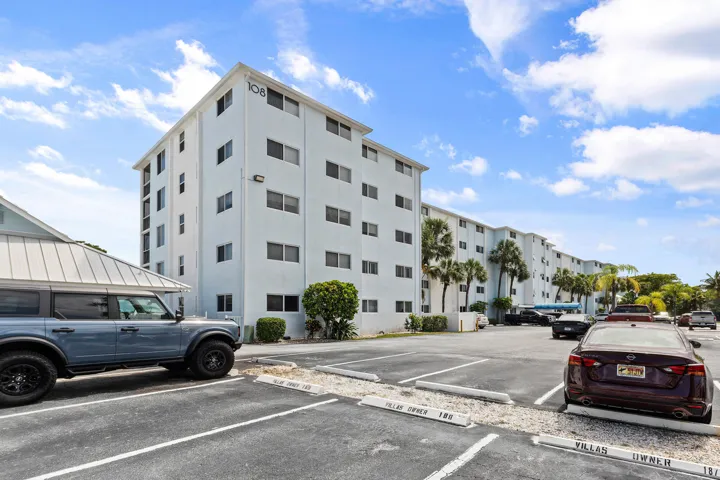 002-108ParadiseHarbourBoulevard-107-Nort