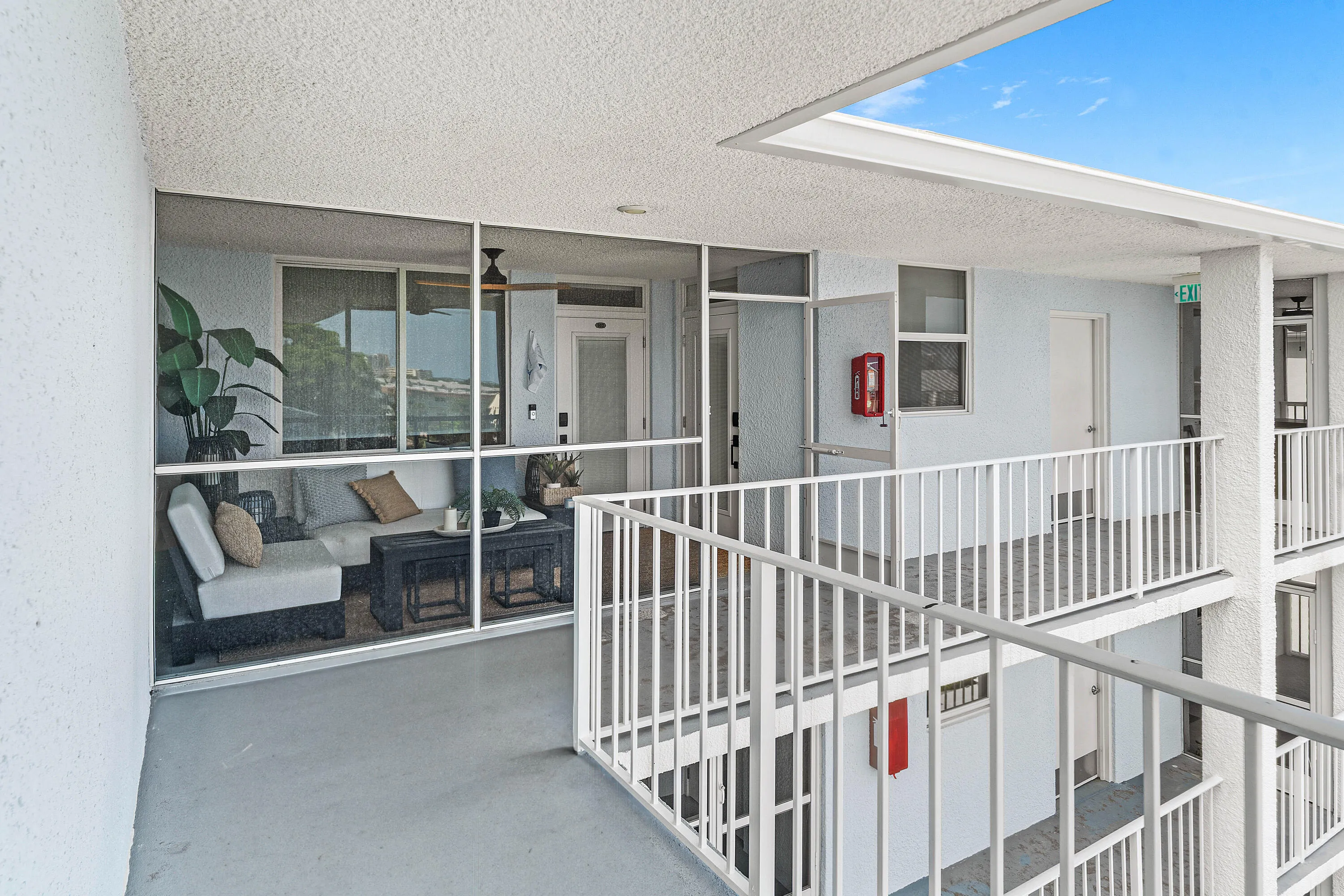 004-108ParadiseHarbourBoulevard-502-Nort