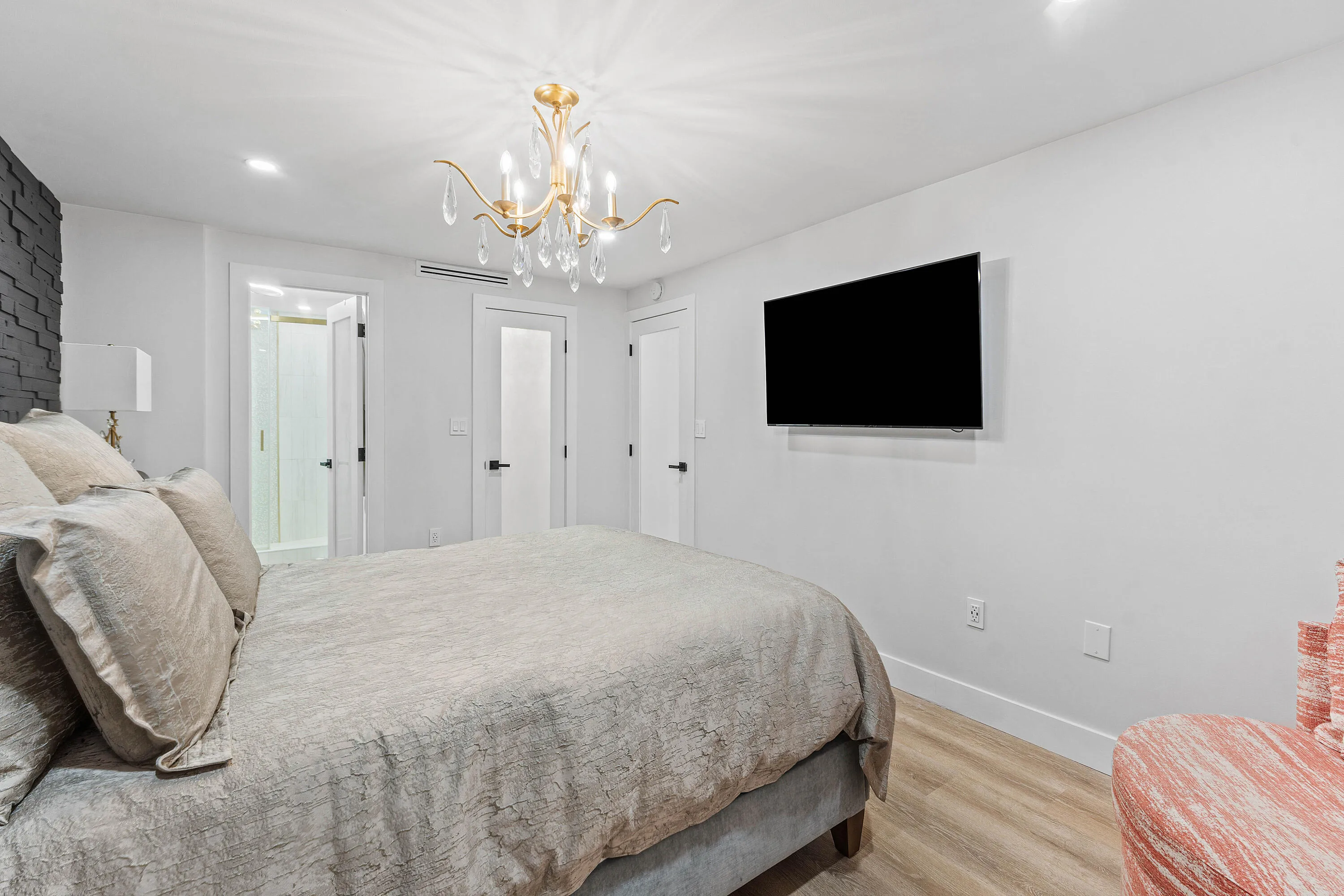 020-108ParadiseHarbourBoulevard-502-Nort