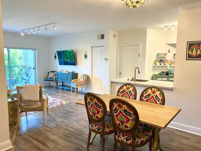 LIVING/ DINING AREA