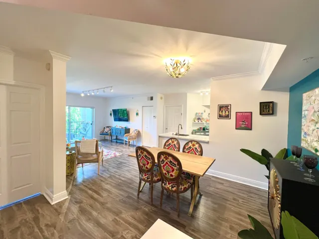 LIVING/ DINING AREA