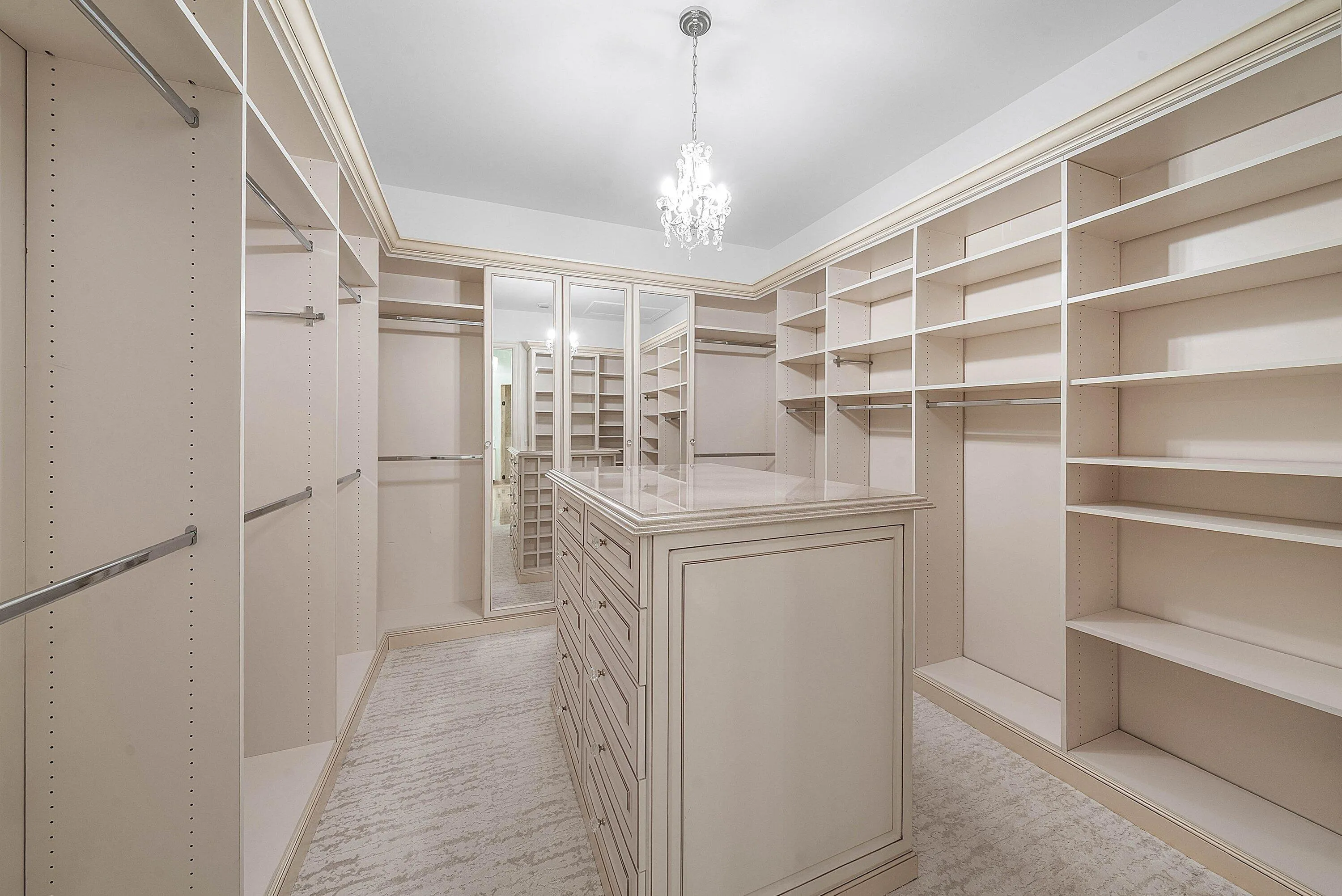 Hers Closet