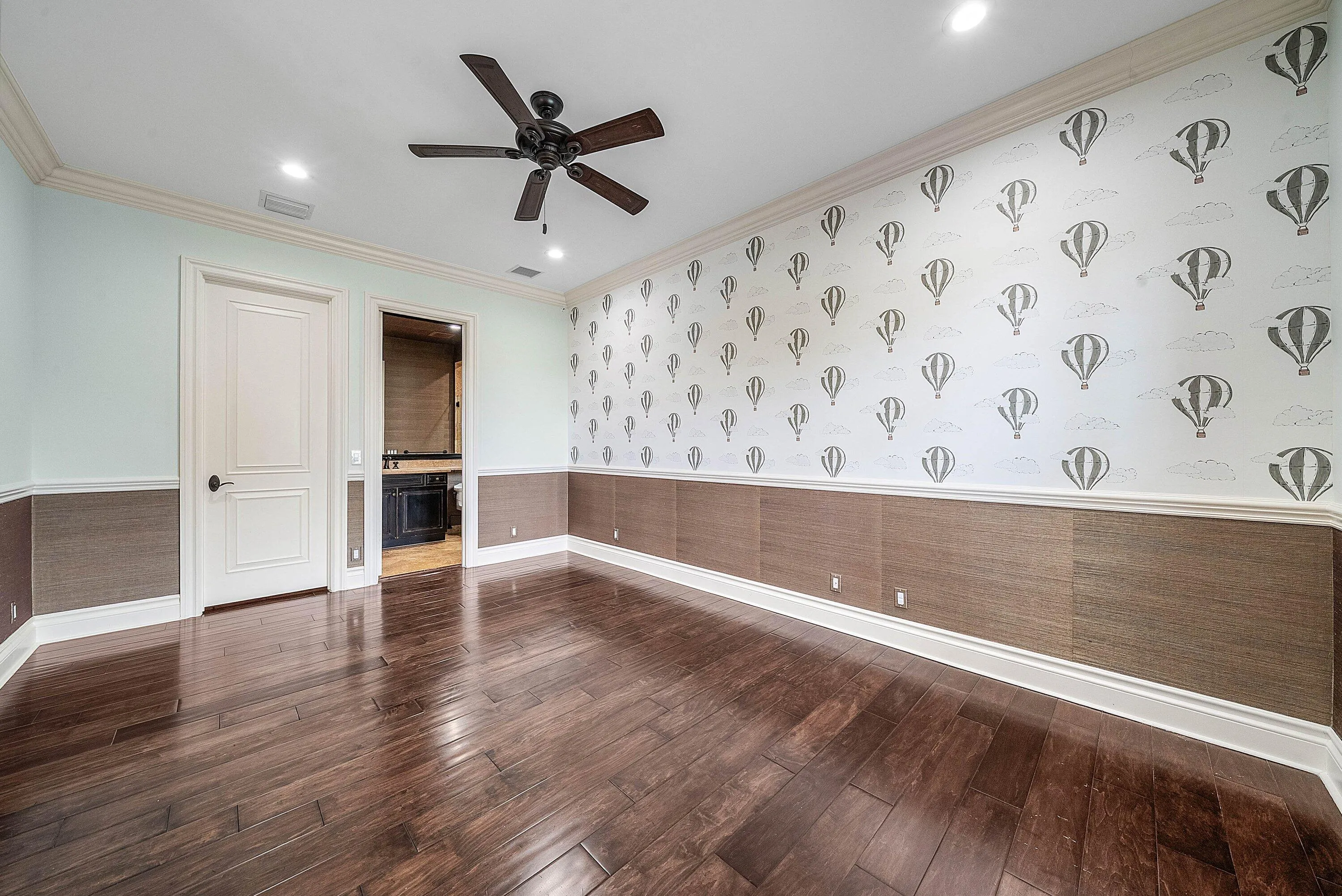 Upstairs quest bedroom