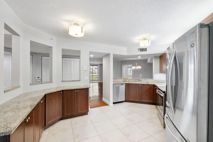Upgraded Kitchen with Dinning area and counter bar