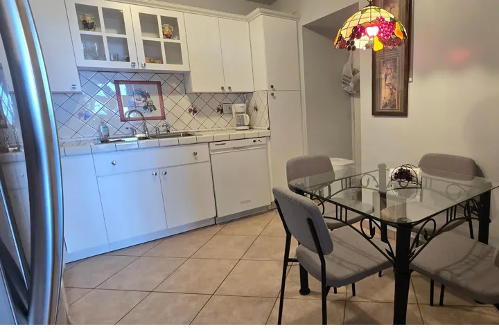 Eat-in Kitchen