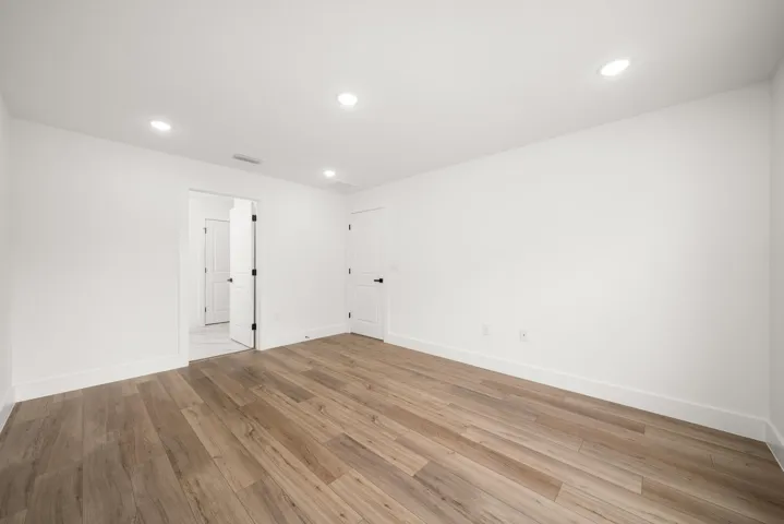 interior - master bedroom 4