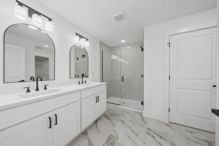 interior - master bathroom 4