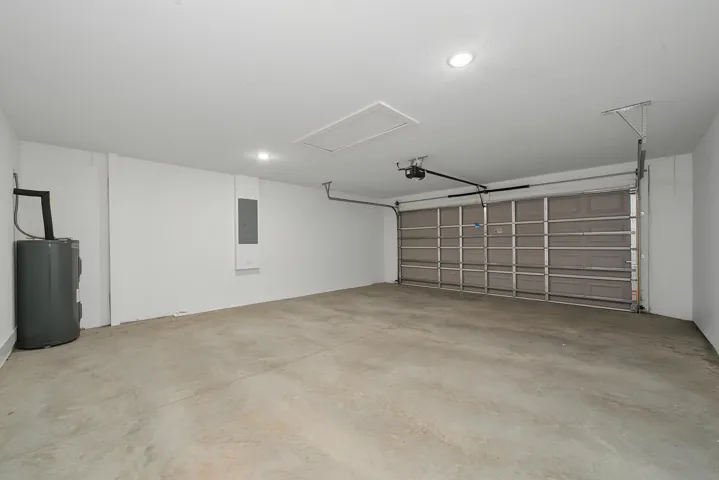 interior - garage 1