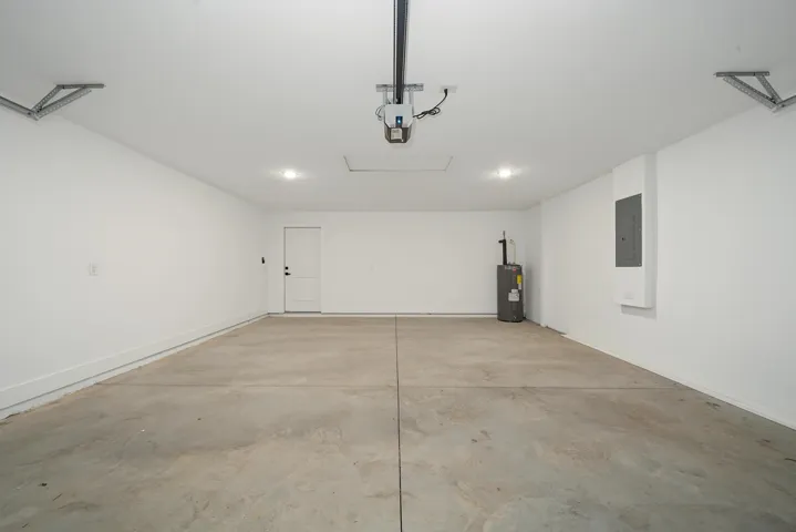 interior - garage 2