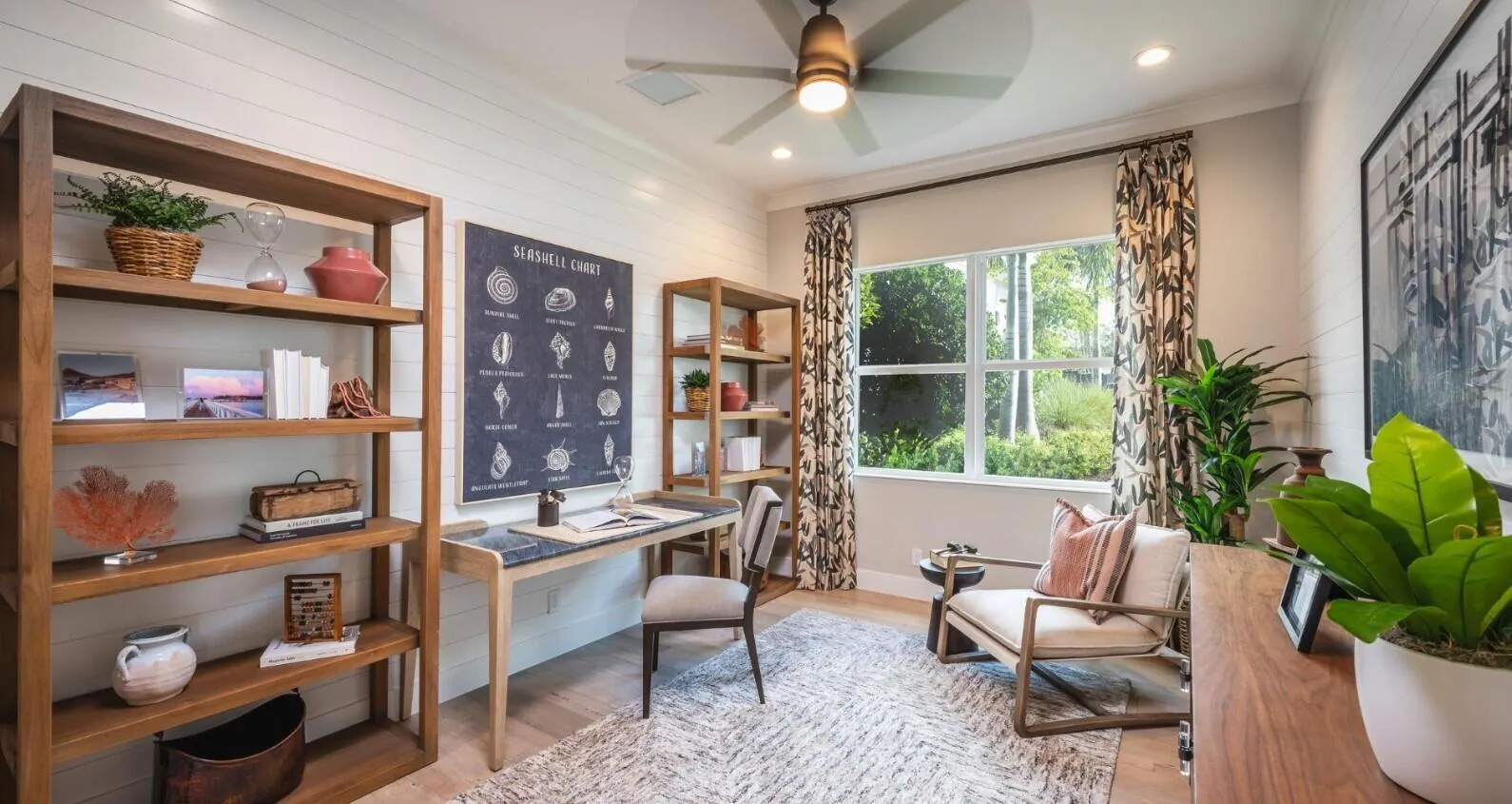 FLEX ROOM IS PERFECT FOR A HOME OFFICE OR HOBBY SPACE