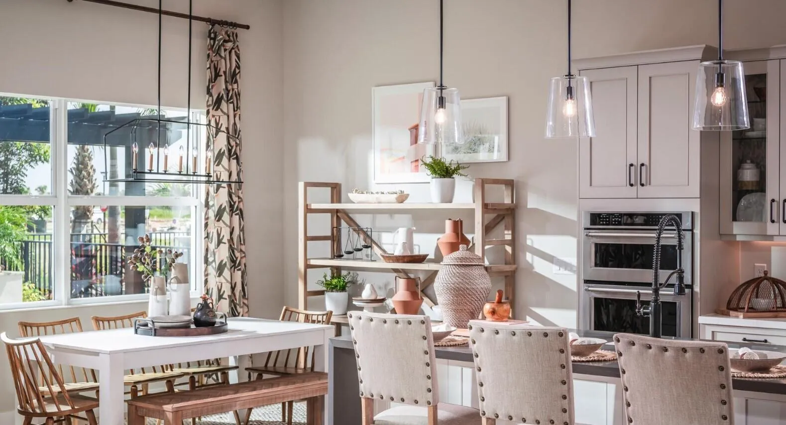 CASUAL DINING AREA ADJACENT TO KITCHEN