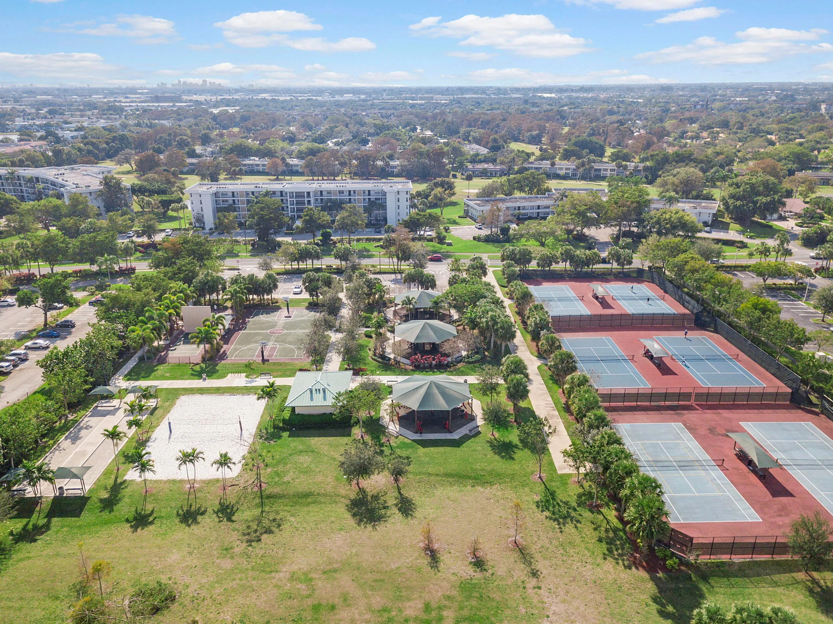 3960 Oaks Clubhouse Dr U306_06
