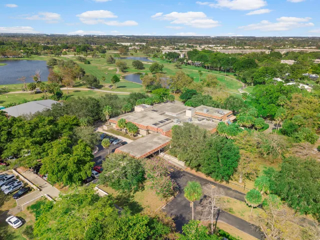 3960 Oaks Clubhouse Dr U306_03