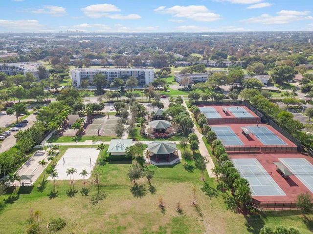 3960 Oaks Clubhouse Dr U306_06