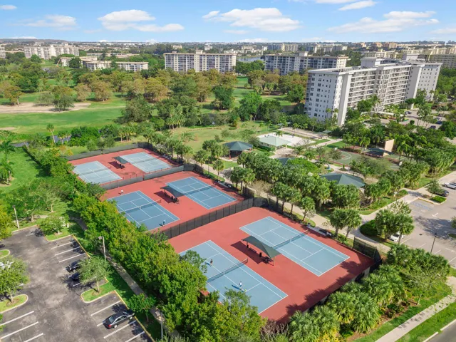 3960 Oaks Clubhouse Dr U306_04