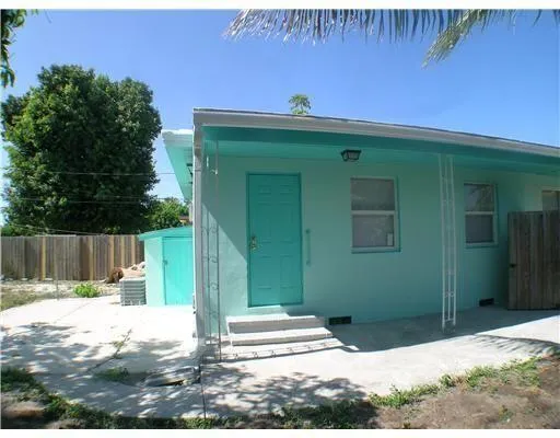 THRU the COMMERCIAL FENCE to YOUR OWN PRIVATE GET-AWAY!