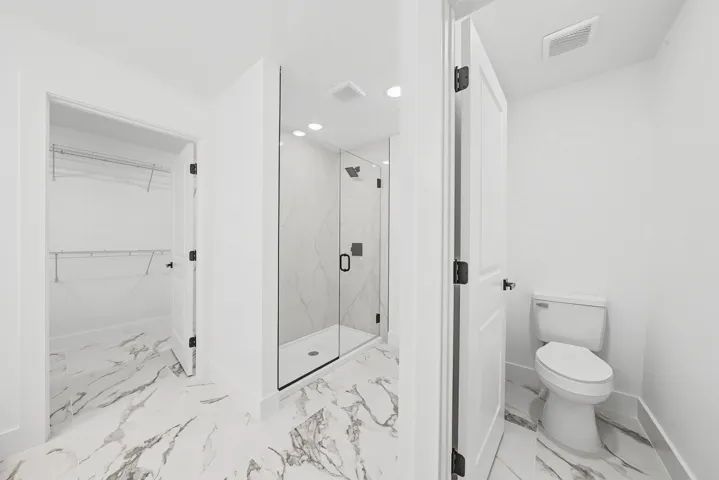 interior - master bathroom 3