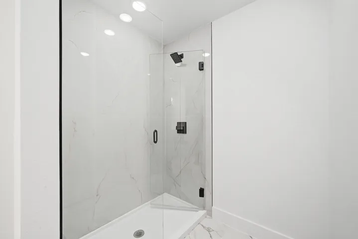 interior - master bathroom 4