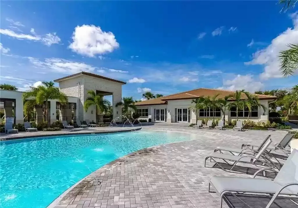 3Piscina do condominio 2