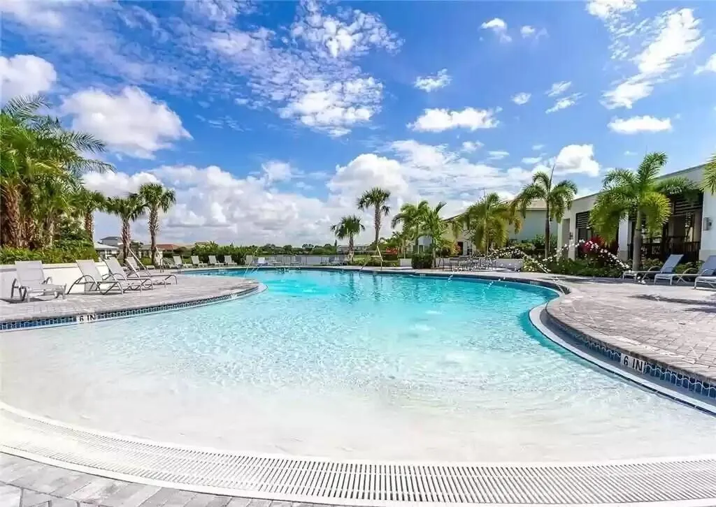 Piscina do condominio 2