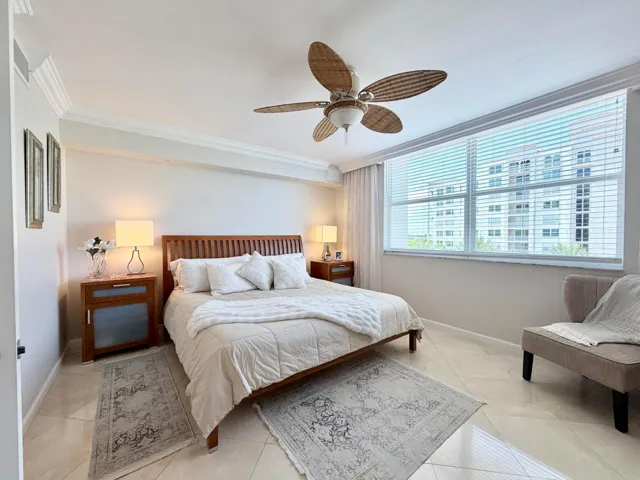 King size Bed