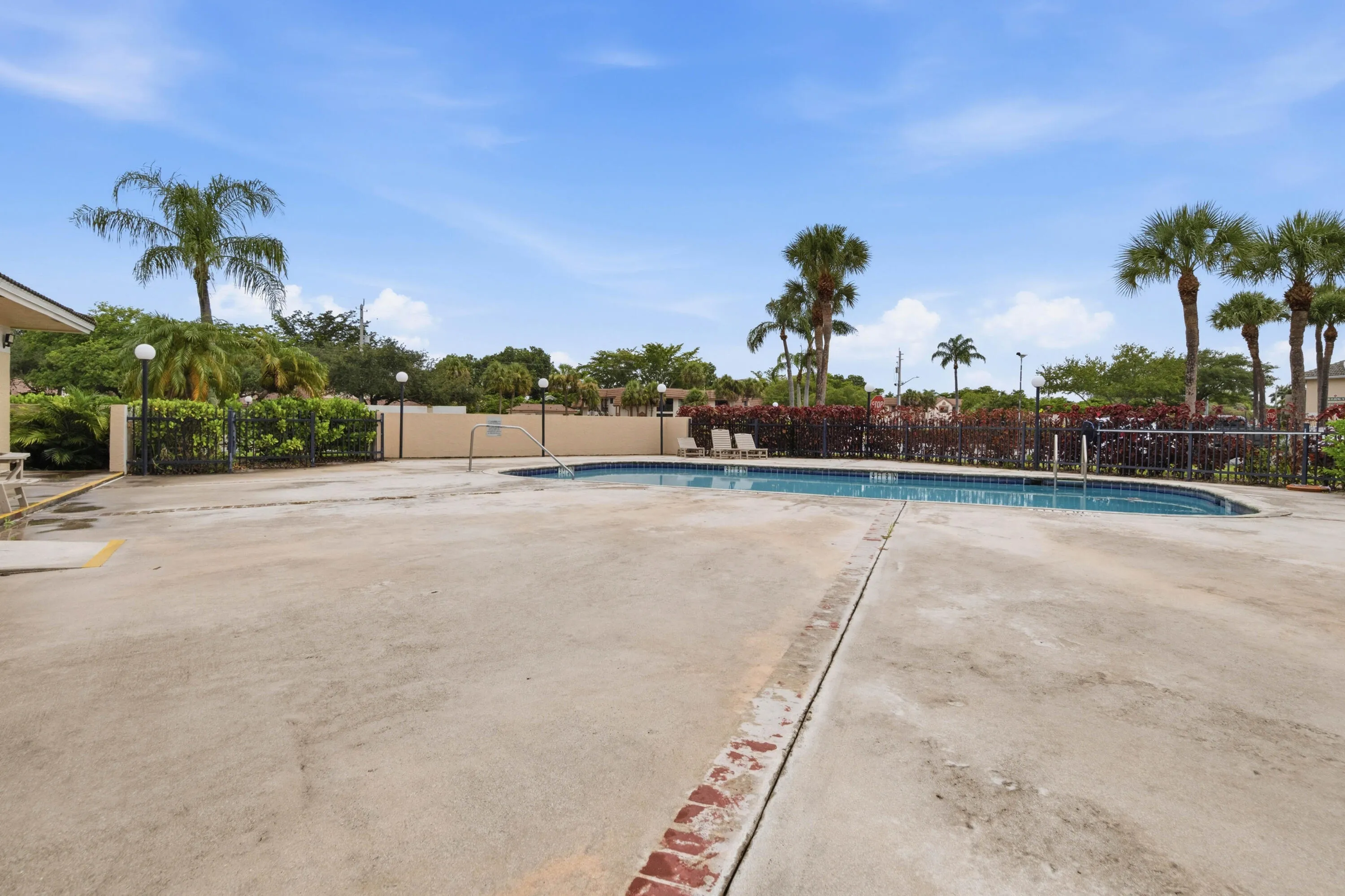 12069 Royal Palm Blvd_027