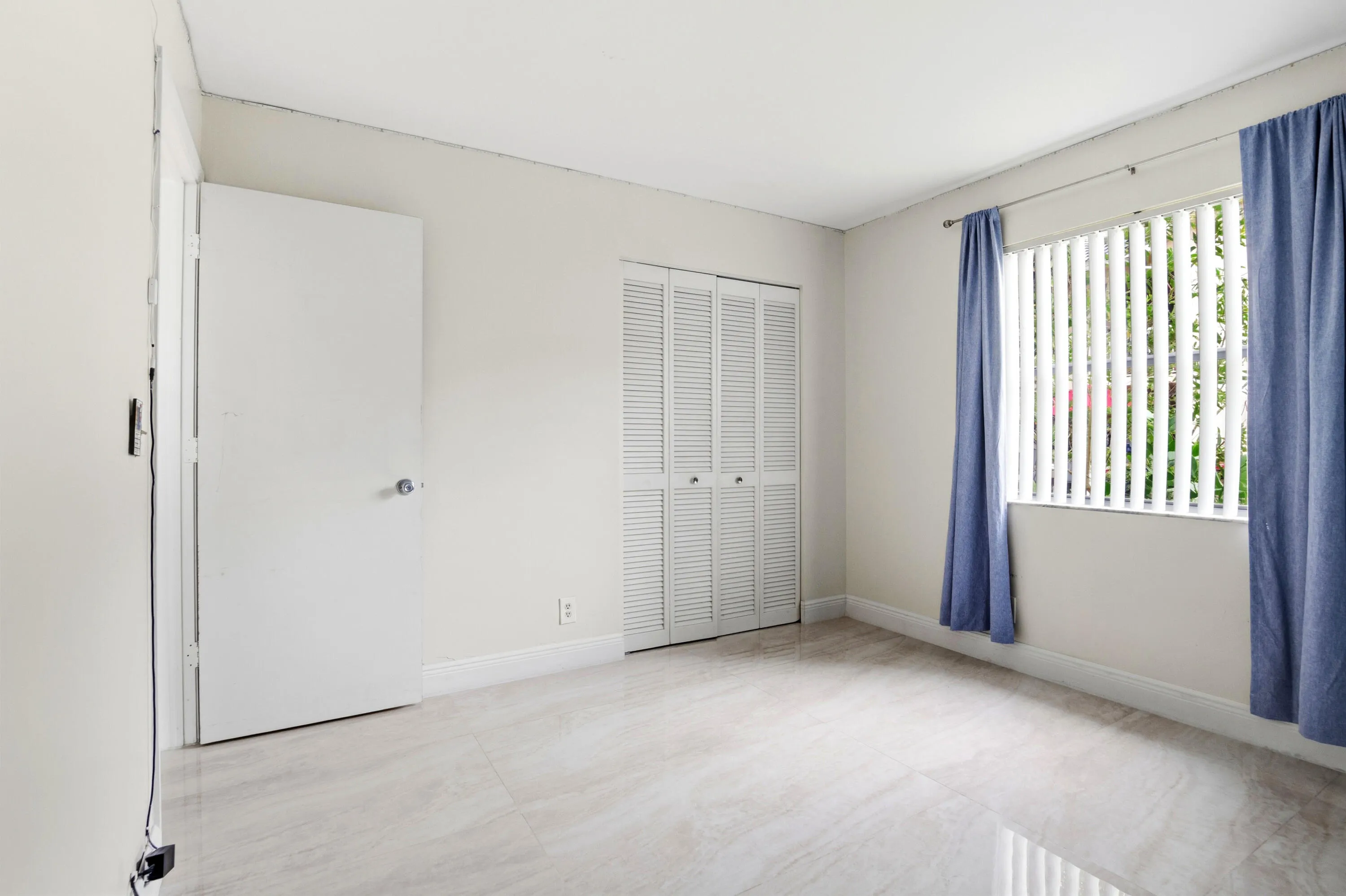 12069 Royal Palm Blvd_013