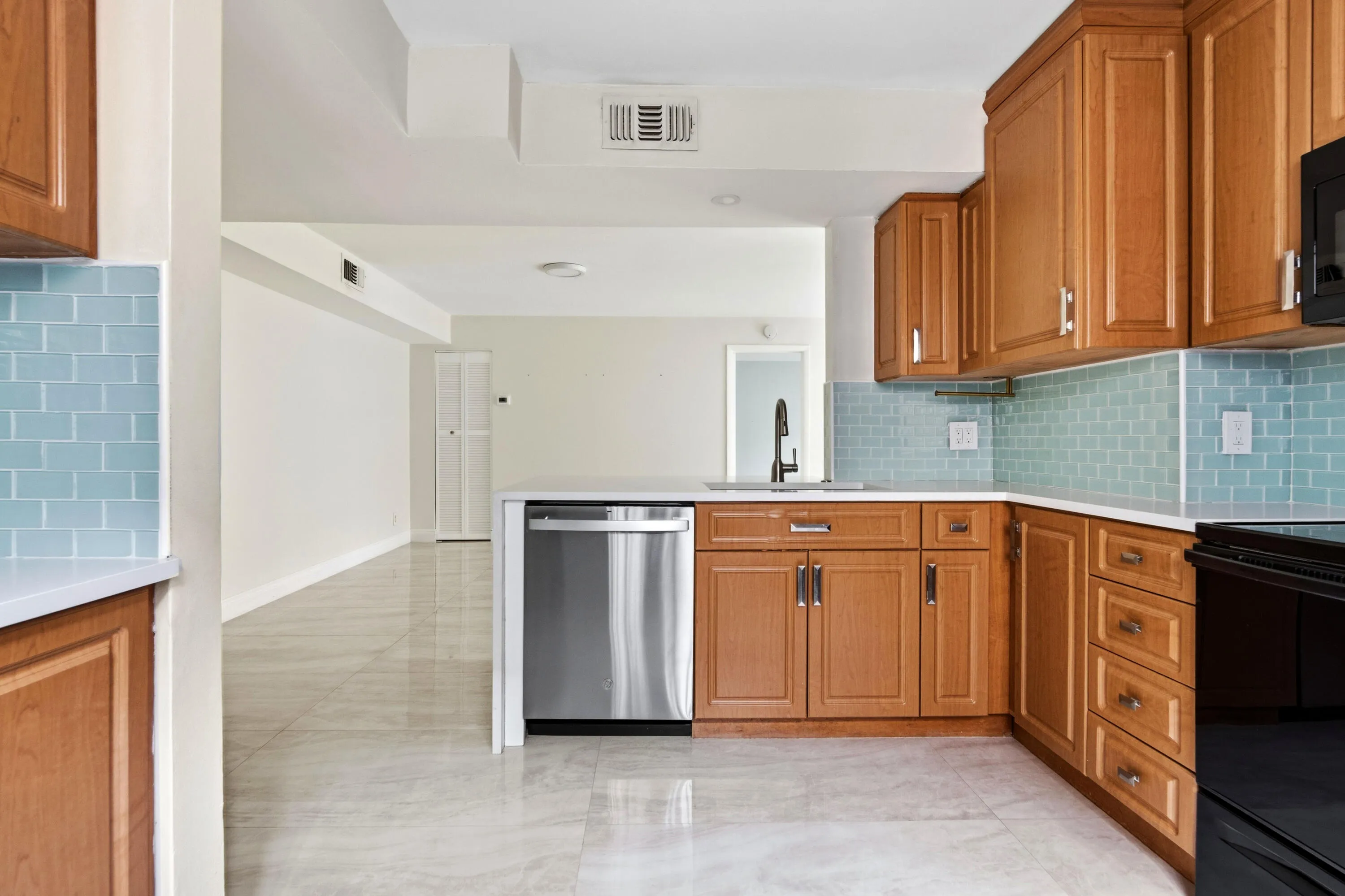 12069 Royal Palm Blvd_005