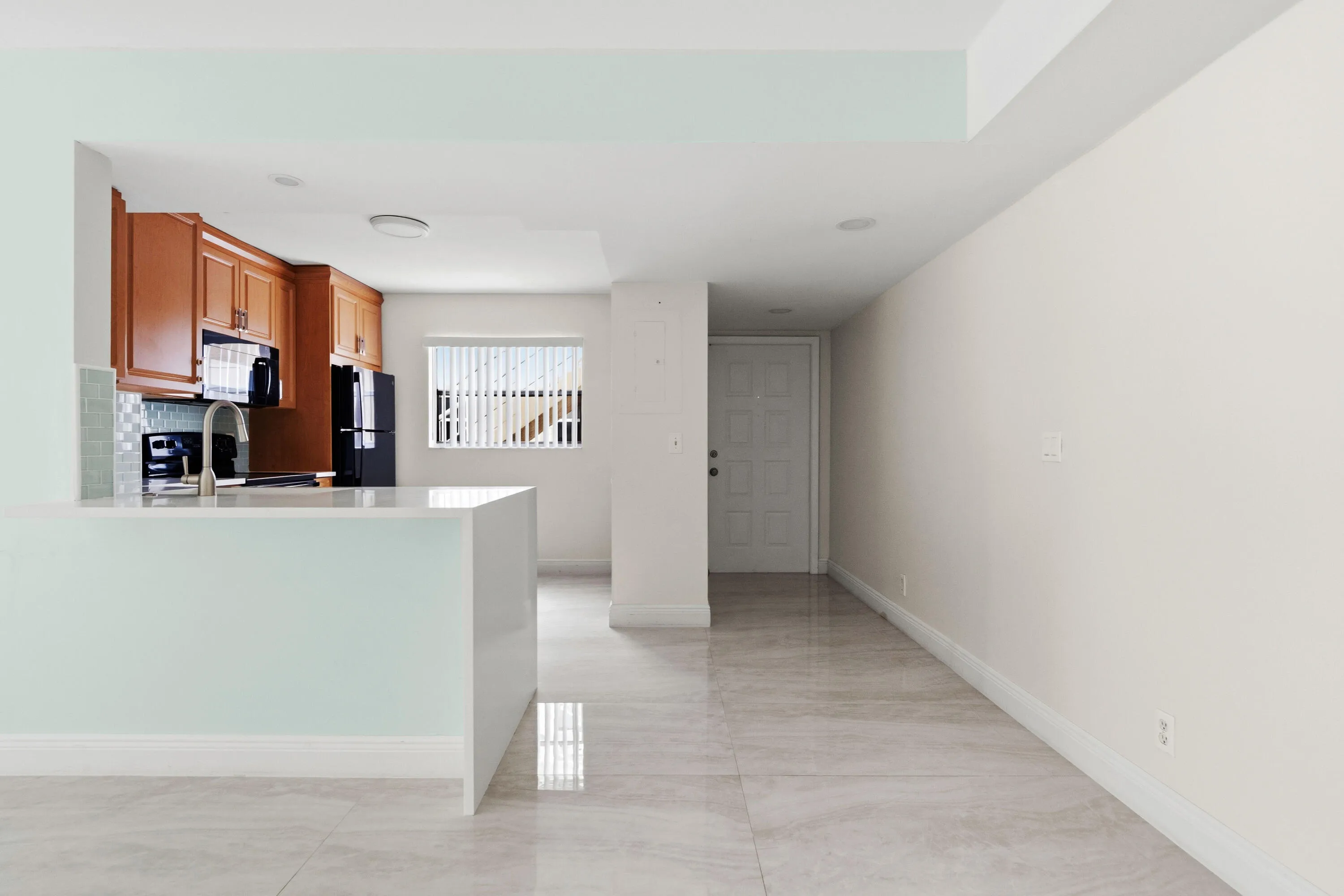 12069 Royal Palm Blvd_008