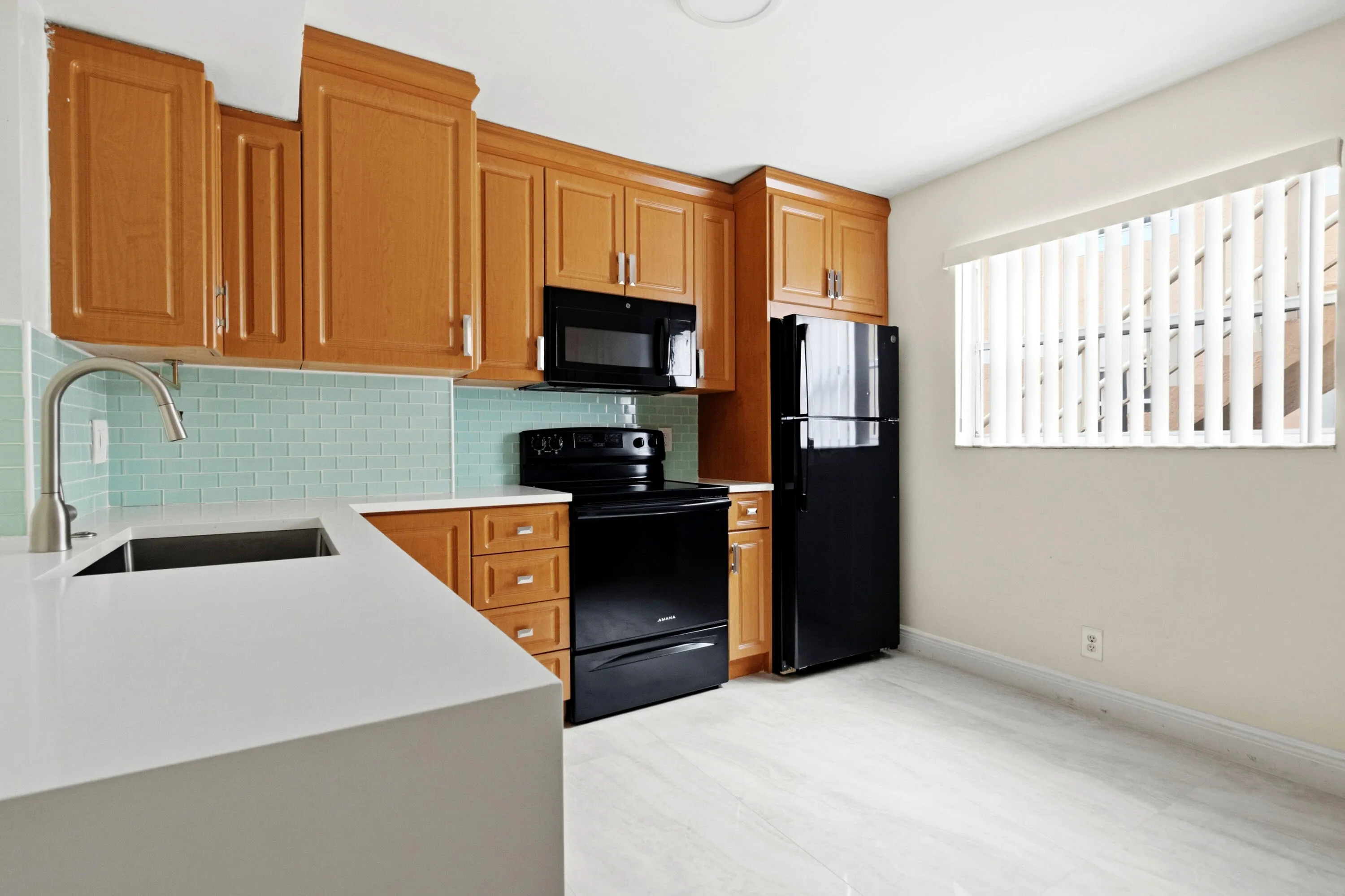 12069 Royal Palm Blvd_004