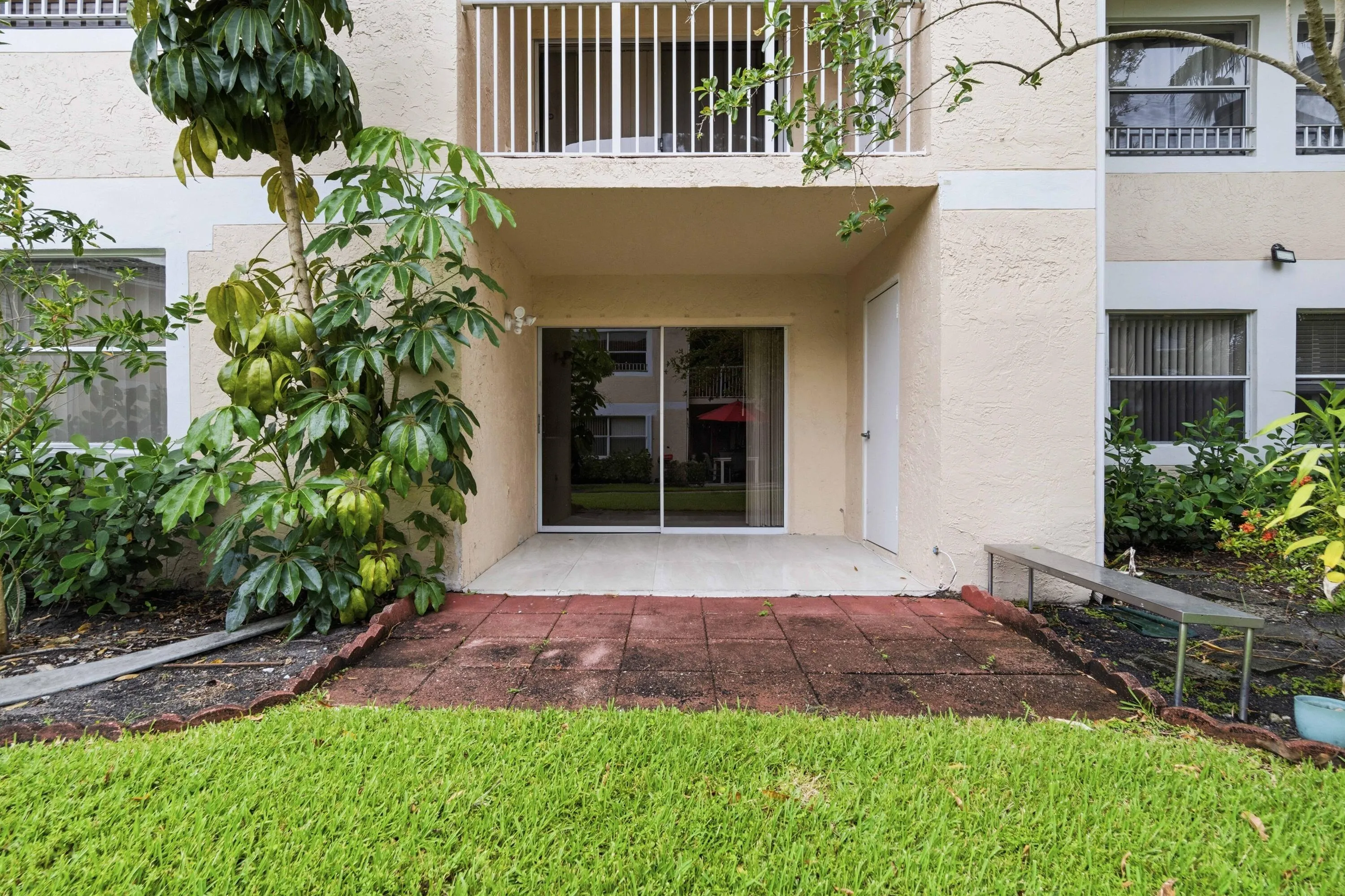 12069 Royal Palm Blvd_021