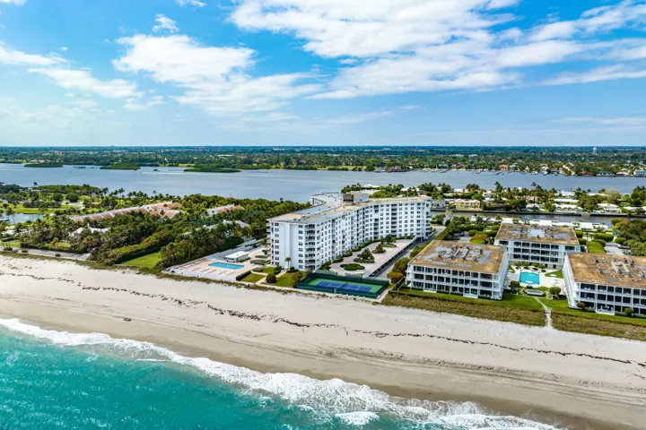 052-2295SouthOceanBoulevard-425-PalmBeac