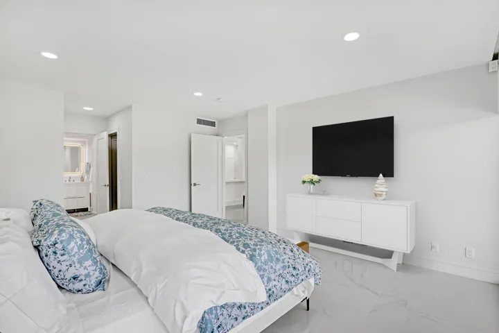 2295 S Ocean #321 (31)vs