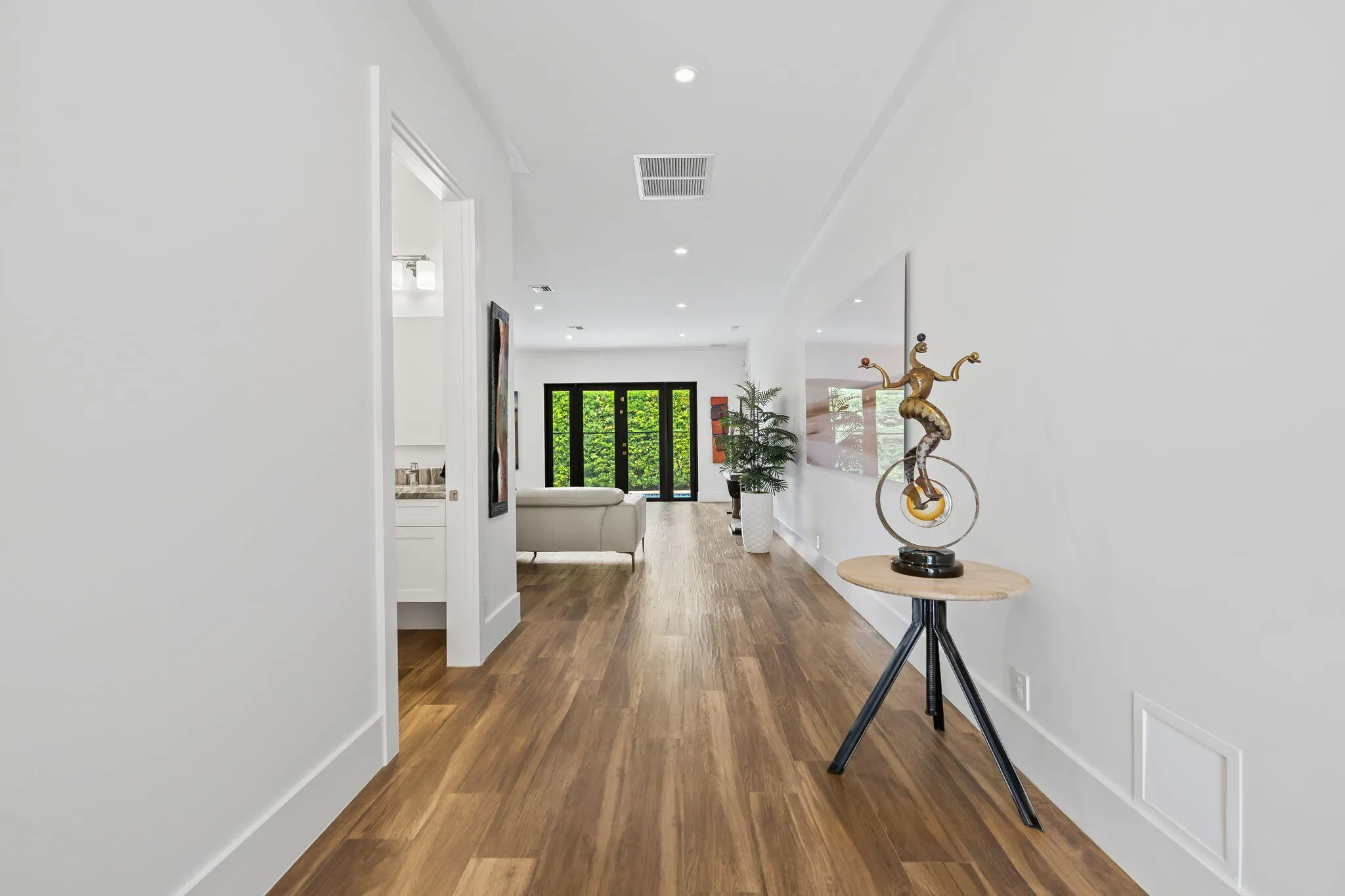 3209 foyer 2