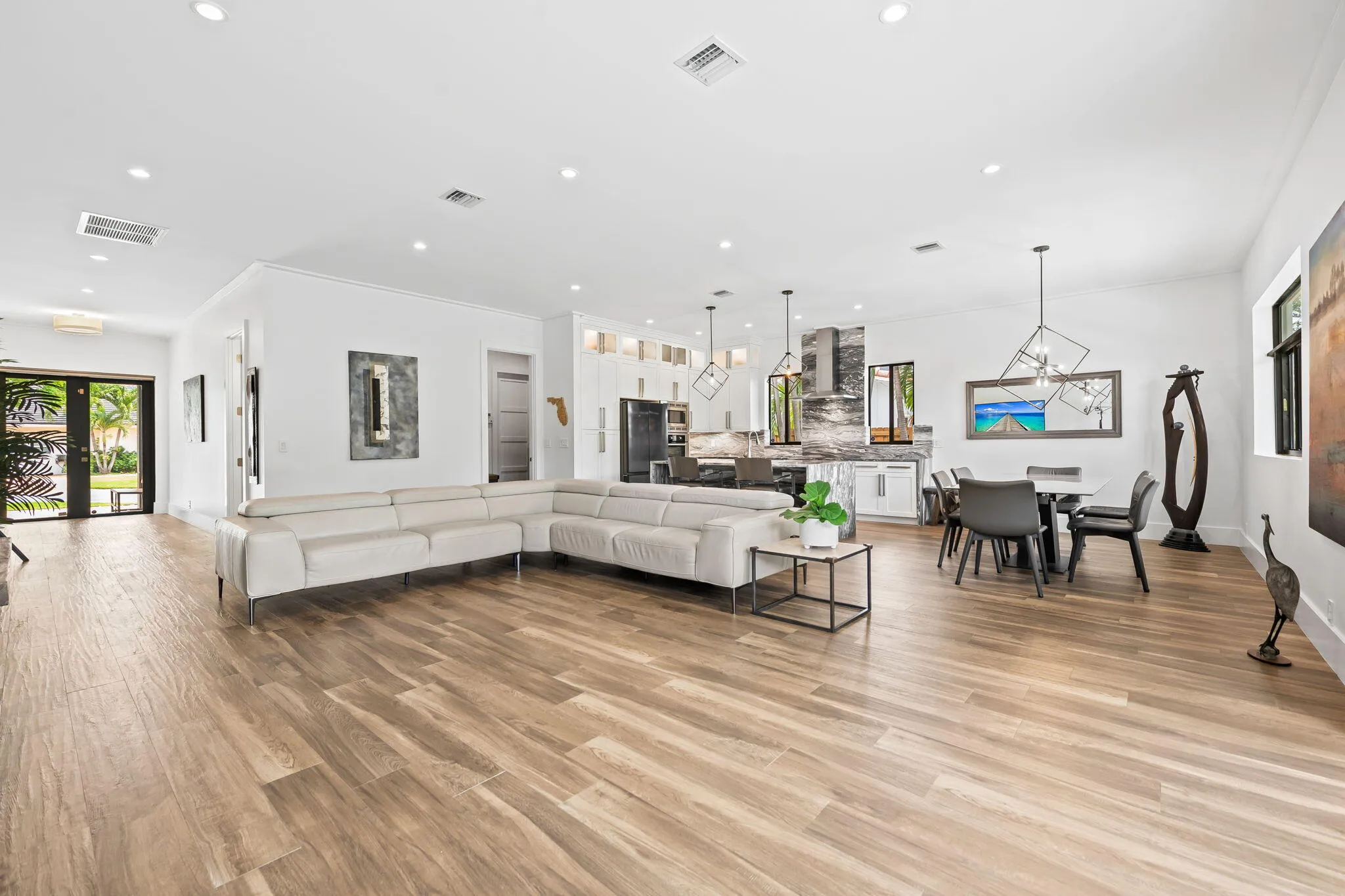 3209 family room 2
