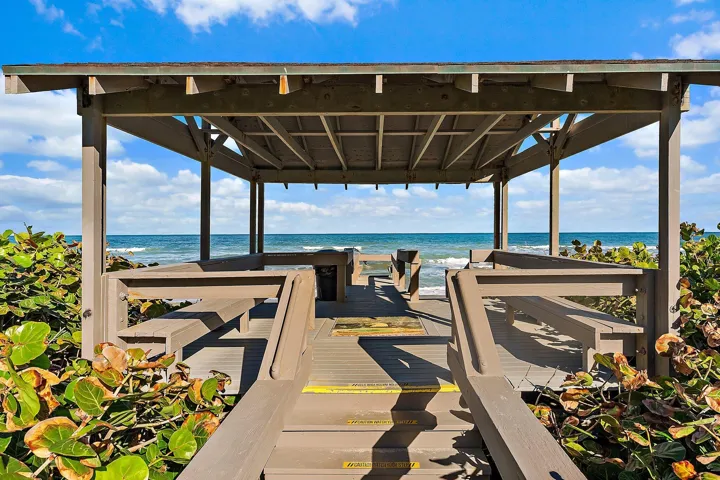 053-7370SOceanDr-111-JensenBeach-SMALL