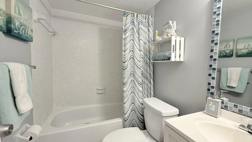 Neutral colors, tiled tub/shower combo.