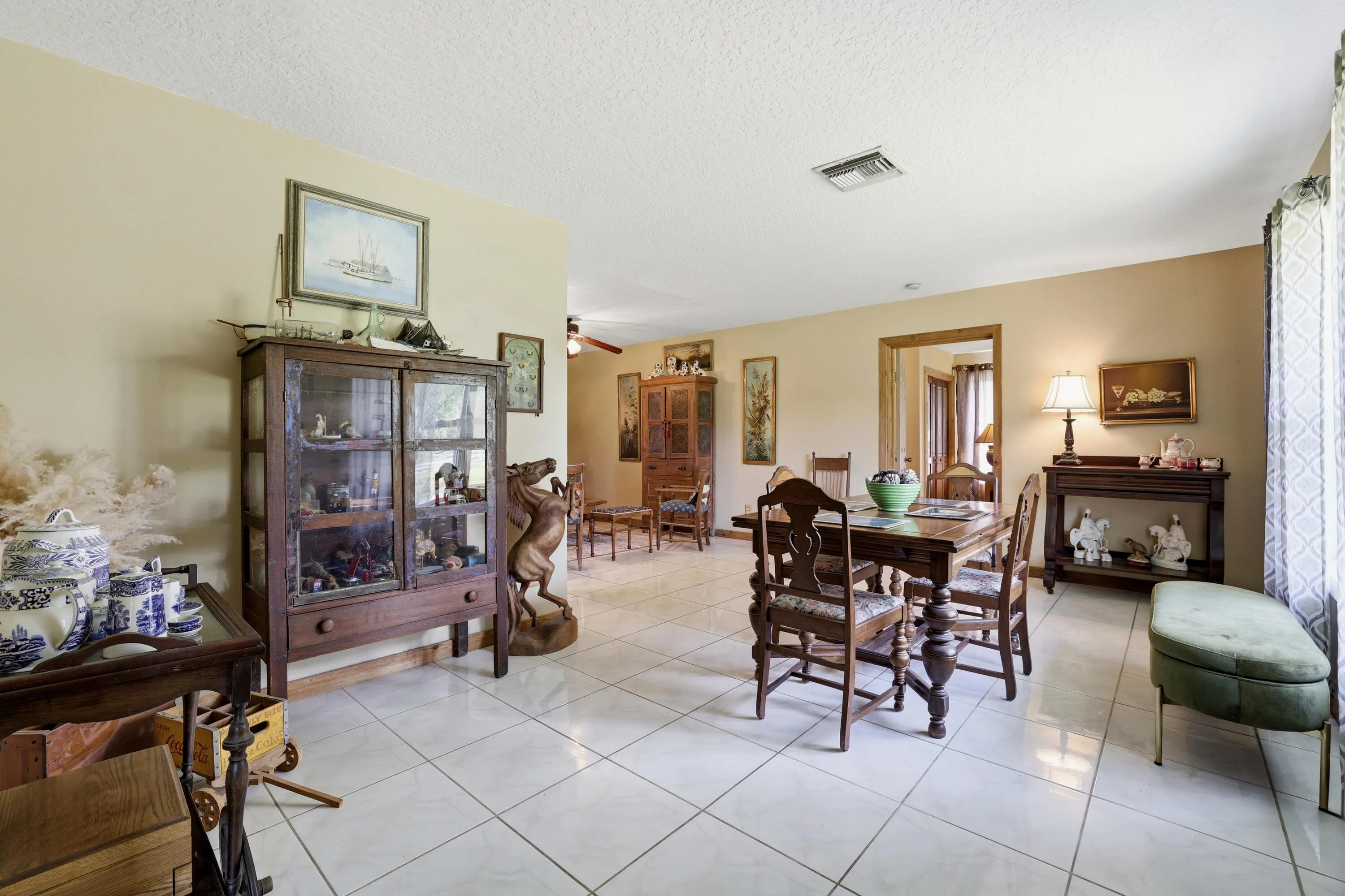 Dining​​‌​​​​‌​​‌‌​‌‌​​​‌‌​‌​‌​‌​​​‌​​ room