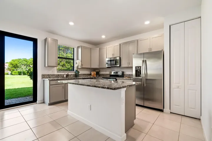 5323 Santa Maria Ave 09