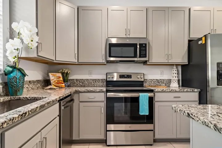 5323 Santa Maria Ave 12