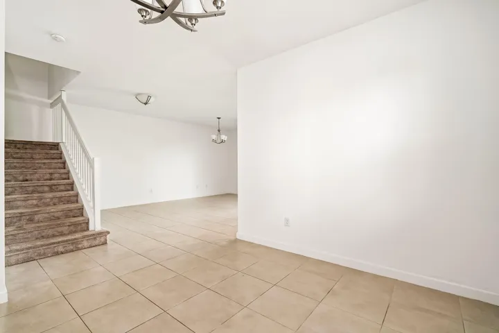 5323 Santa Maria Ave 01