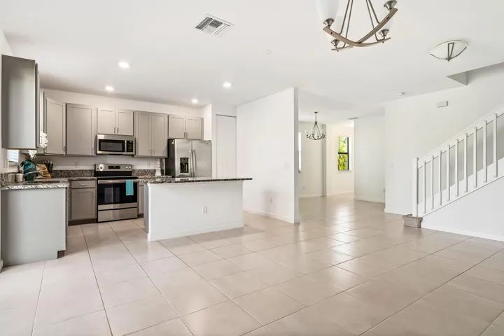 5323 Santa Maria Ave 07
