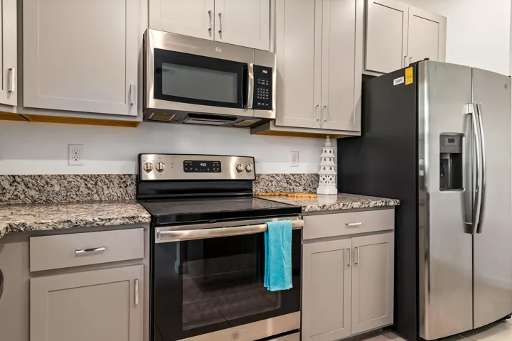 5323 Santa Maria Ave 13