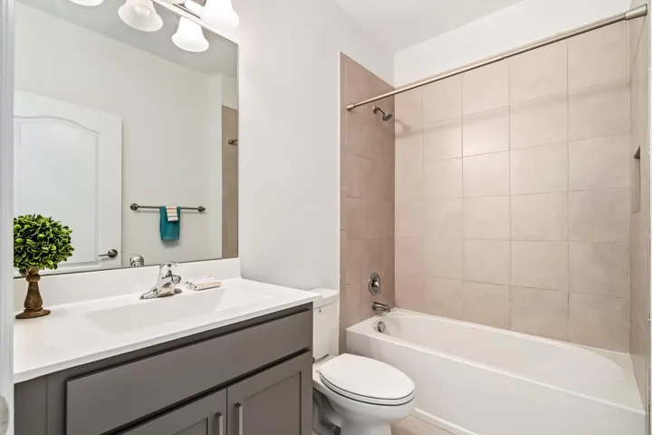 5323 Santa Maria Ave 24