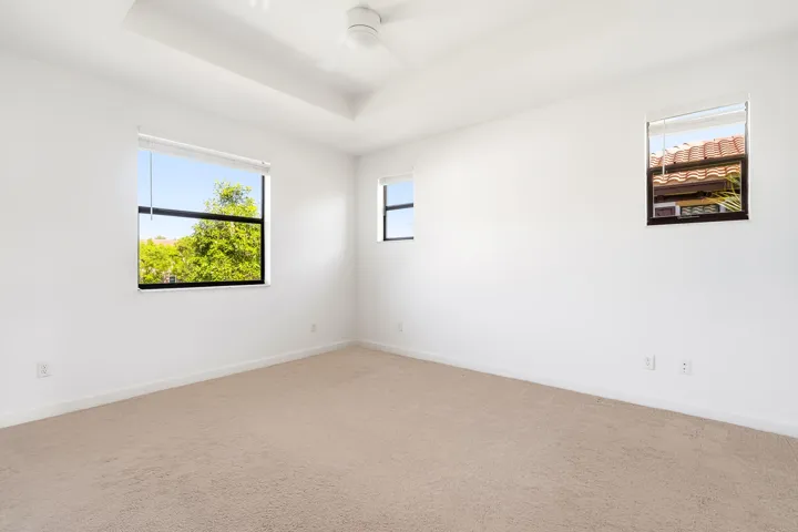 5323 Santa Maria Ave 32